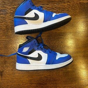 Nike Jordans Boys 5.5Y